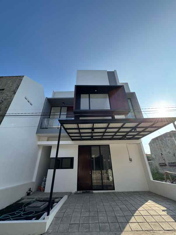 dijual rumah ketintang