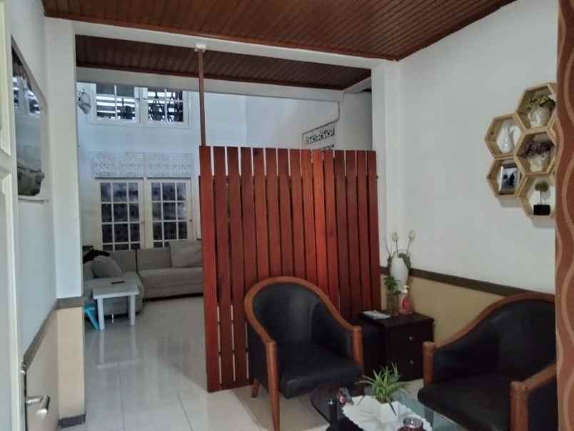 dijual rumah ketintang permai