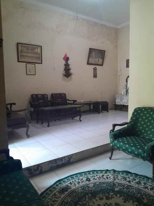 dijual rumah ketintang selatan