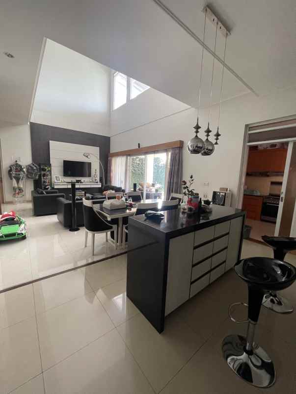 dijual rumah komp villa bandung indah