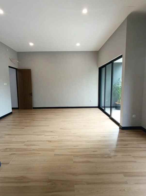 dijual rumah komplek bsd city serpong