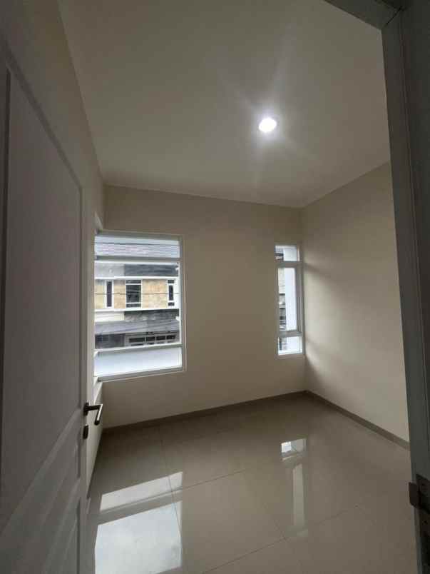 dijual rumah komplek citeureup 8 menit pemkot cimahi