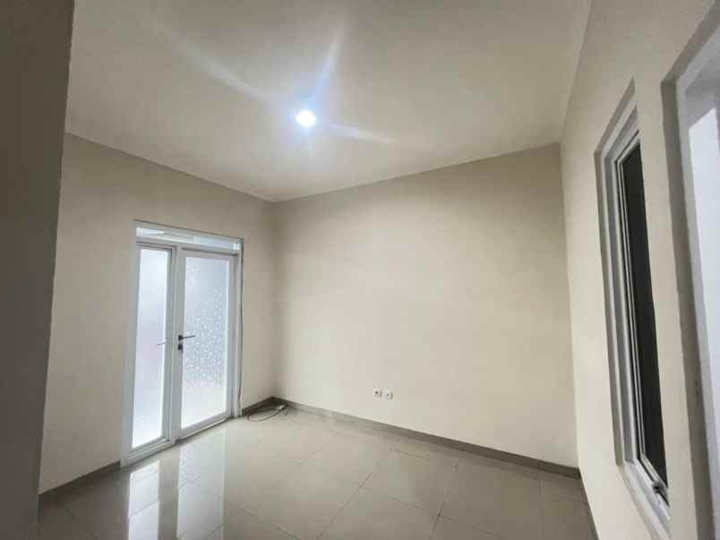 dijual rumah komplek citeureup 8 menit pemkot cimahi