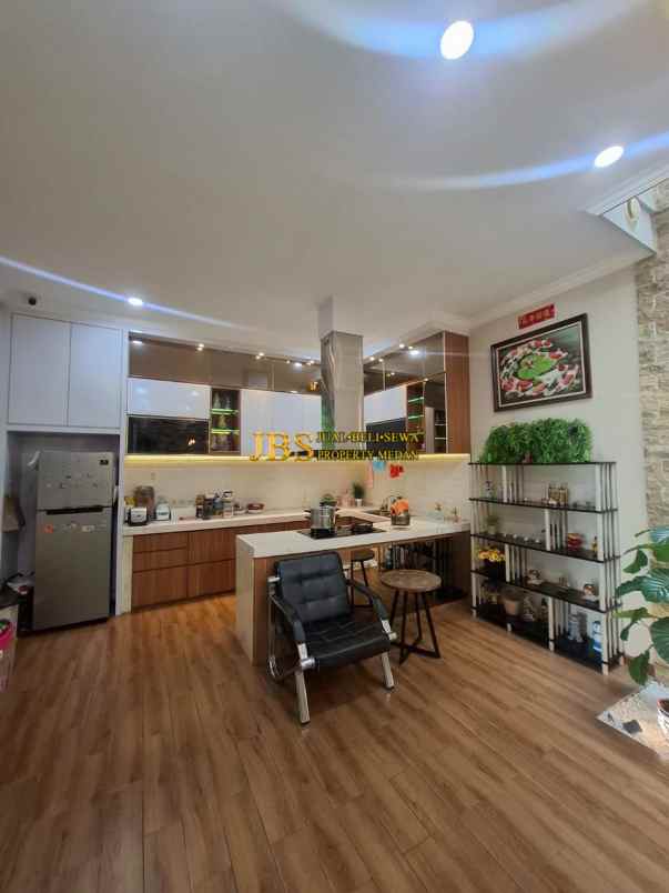 dijual rumah komplek citraland gama