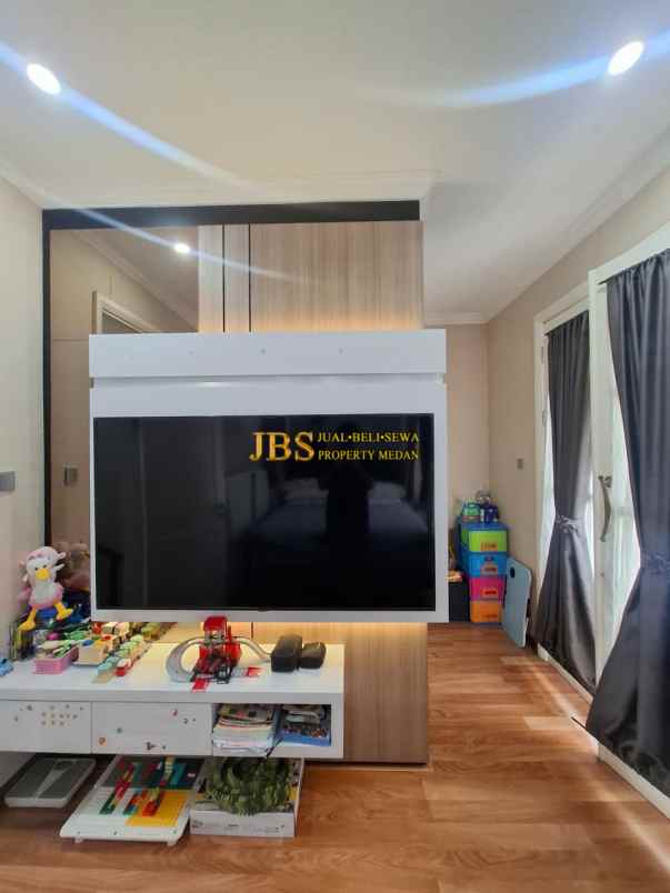 dijual rumah komplek citraland gama