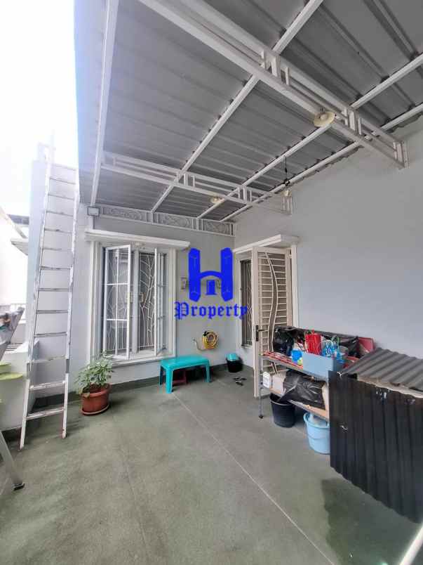 dijual rumah komplek citraland gama