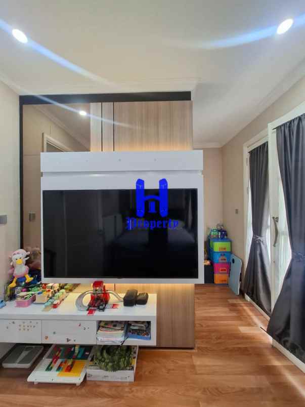 dijual rumah komplek citraland gama