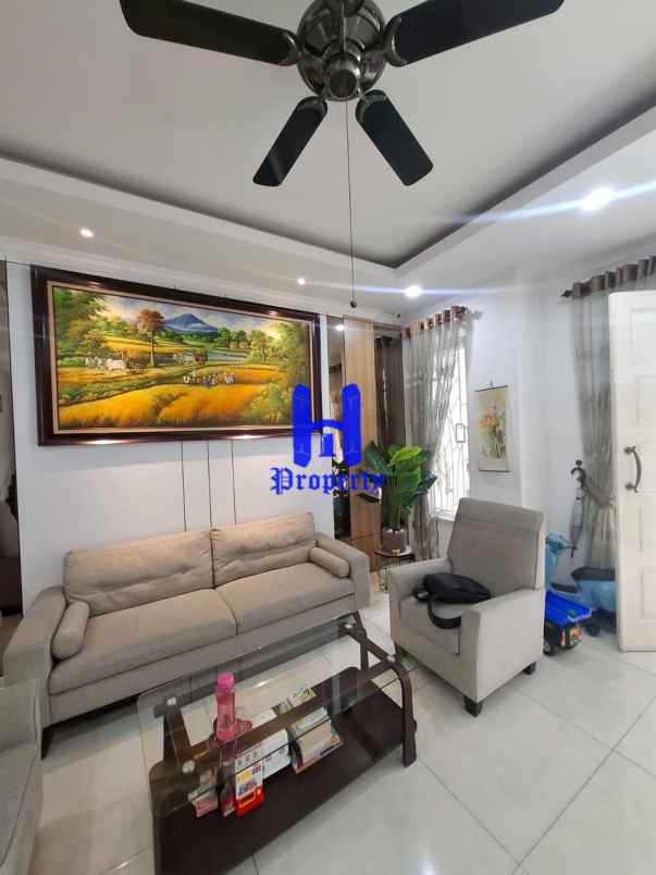 dijual rumah komplek citraland gama