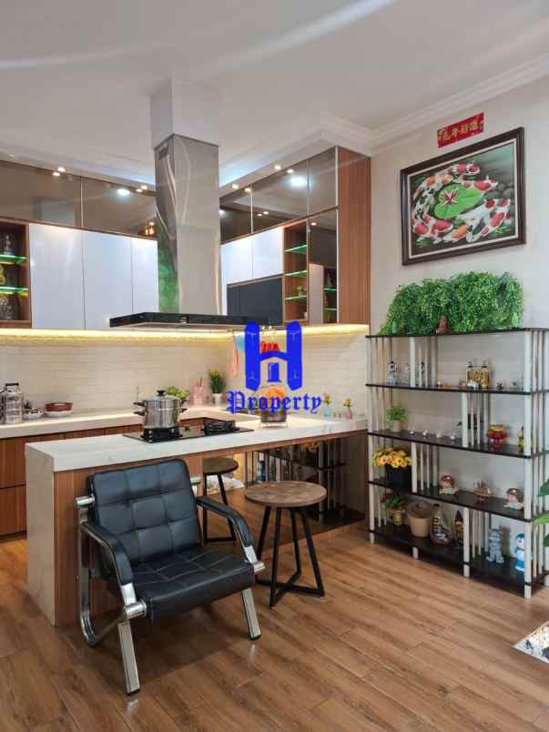 dijual rumah komplek citraland gama