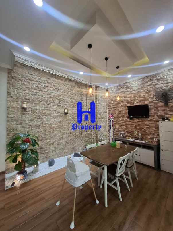 dijual rumah komplek citraland gama