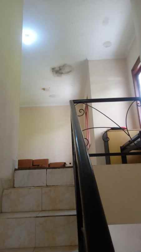 dijual rumah komplek ciwaruga