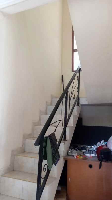 dijual rumah komplek ciwaruga