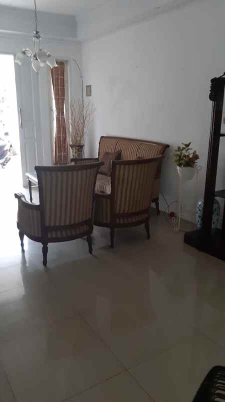 dijual rumah komplek depkes caman