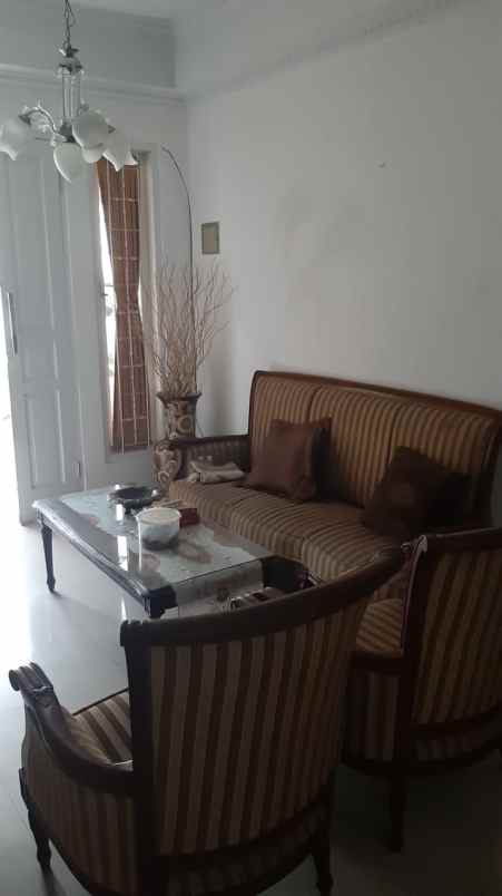 dijual rumah komplek depkes caman