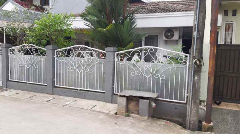 dijual rumah komplek depkes caman