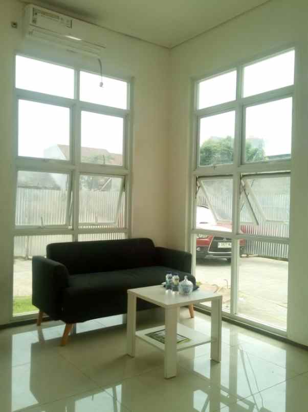 dijual rumah komplek deplu