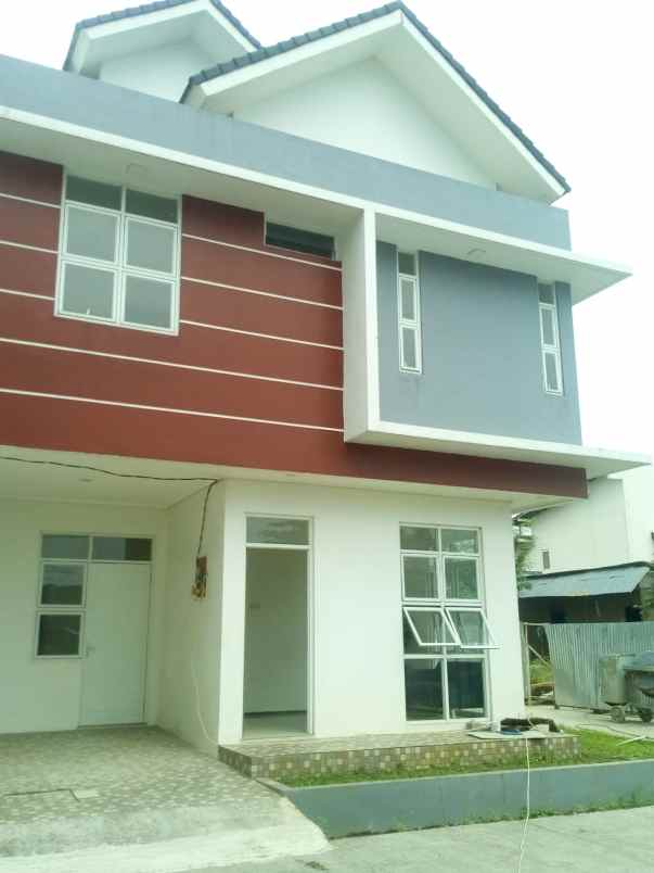 dijual rumah komplek deplu