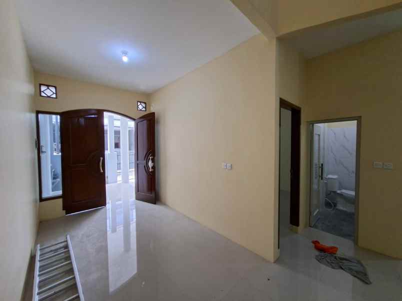 dijual rumah komplek duta kranji