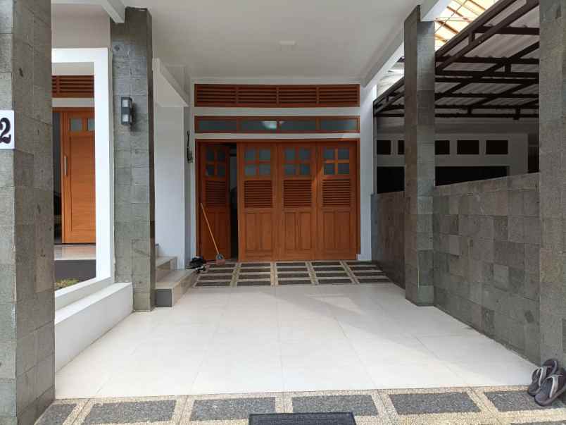 dijual rumah komplek eksklusif mitra