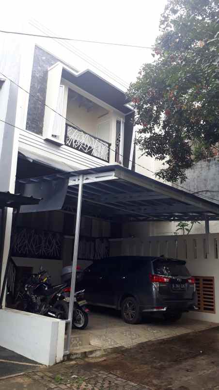 dijual rumah komplek flo residence kav