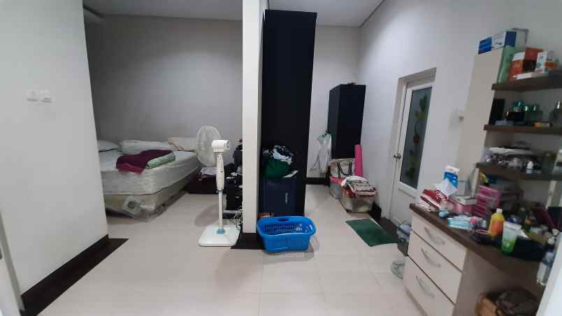 dijual rumah komplek flo residence kav
