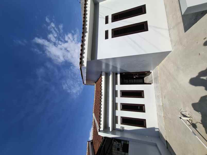 dijual rumah komplek lisvie village jl