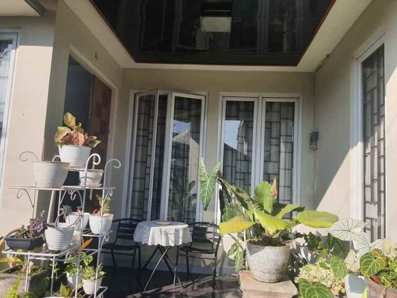 dijual rumah komplek margahayu permai