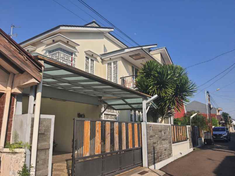 dijual rumah komplek margahayu permai