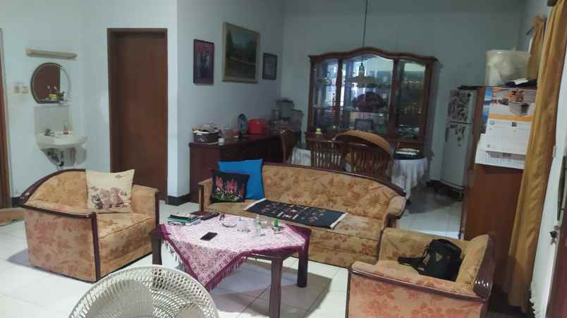 dijual rumah komplek margahayu permai