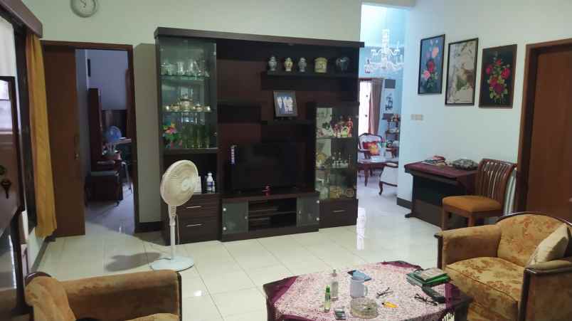 dijual rumah komplek margahayu permai