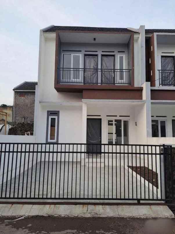 dijual rumah komplek margawangi