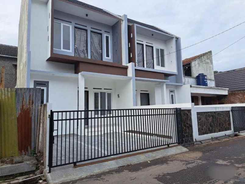 dijual rumah komplek margawangi