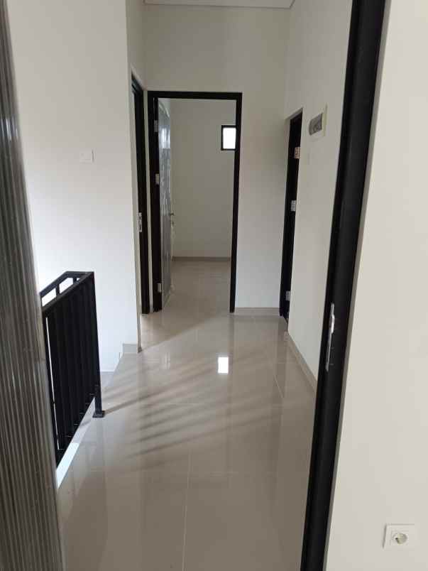 dijual rumah komplek mewah cirendeu