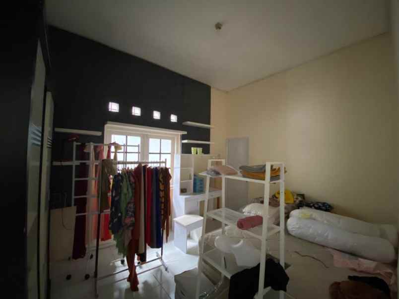 dijual rumah komplek permana indah