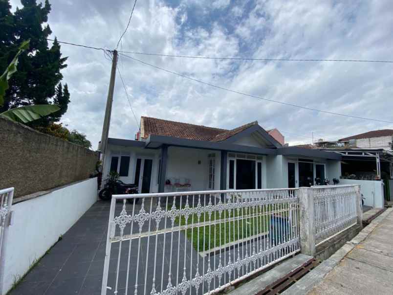 dijual rumah komplek permana indah