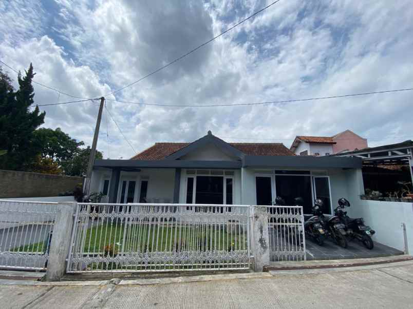 dijual rumah komplek permana indah