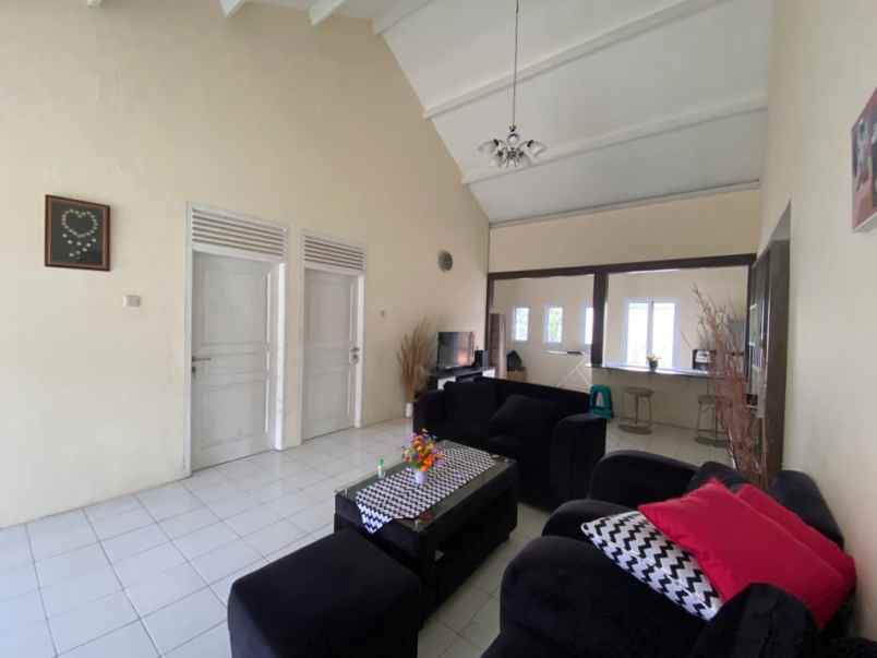 dijual rumah komplek permana indah