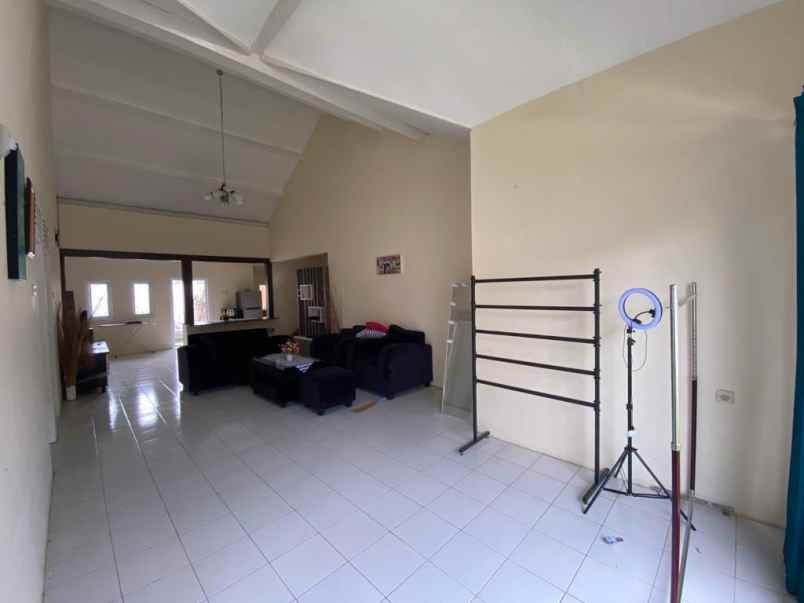 dijual rumah komplek permana indah