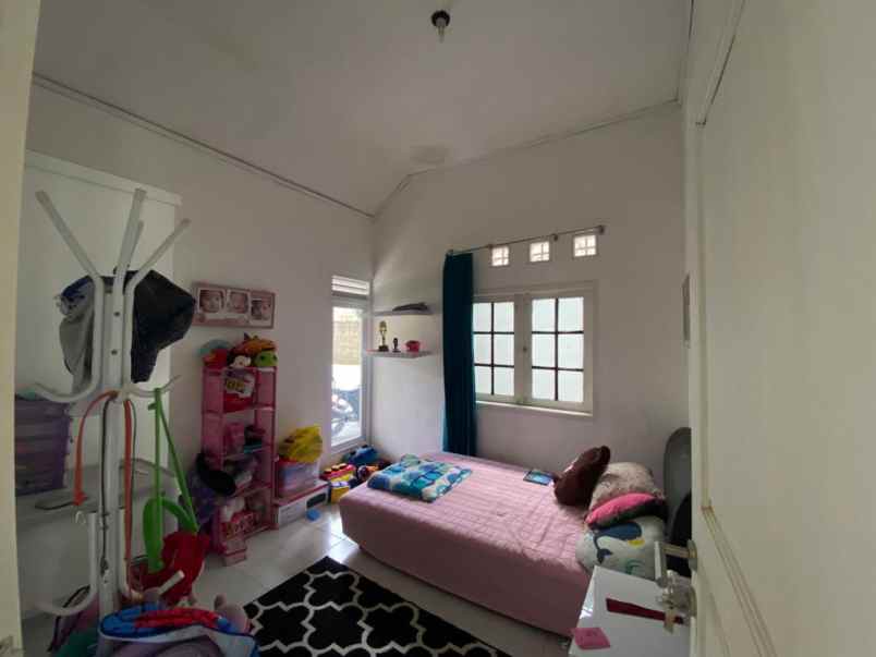 dijual rumah komplek permana indah