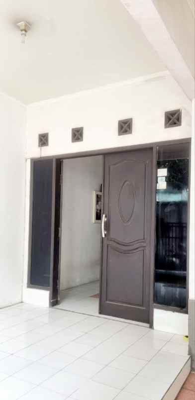 dijual rumah komplek pondok mas