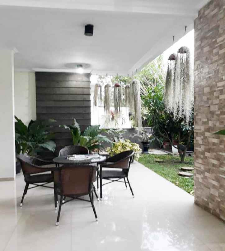dijual rumah komplek rispa iv jl kelapa