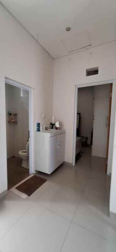 dijual rumah komplek sariwangi