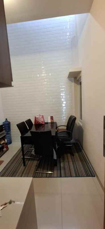 dijual rumah komplek sariwangi