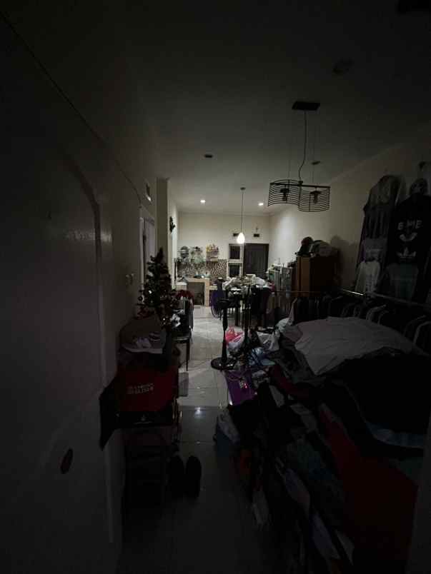 dijual rumah komplek sariwangi