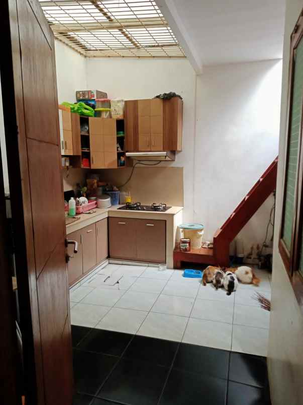 dijual rumah komplek victory land