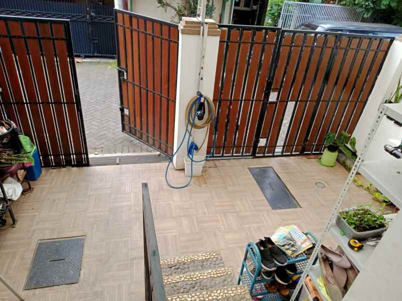 dijual rumah komplek victory land