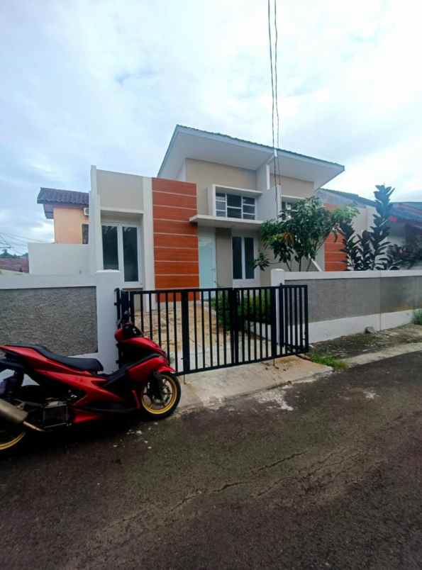 dijual rumah komplek vila dago pamulang
