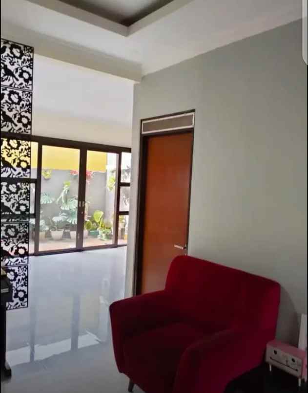 dijual rumah komplek villa asri