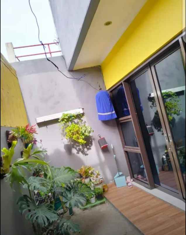 dijual rumah komplek villa asri