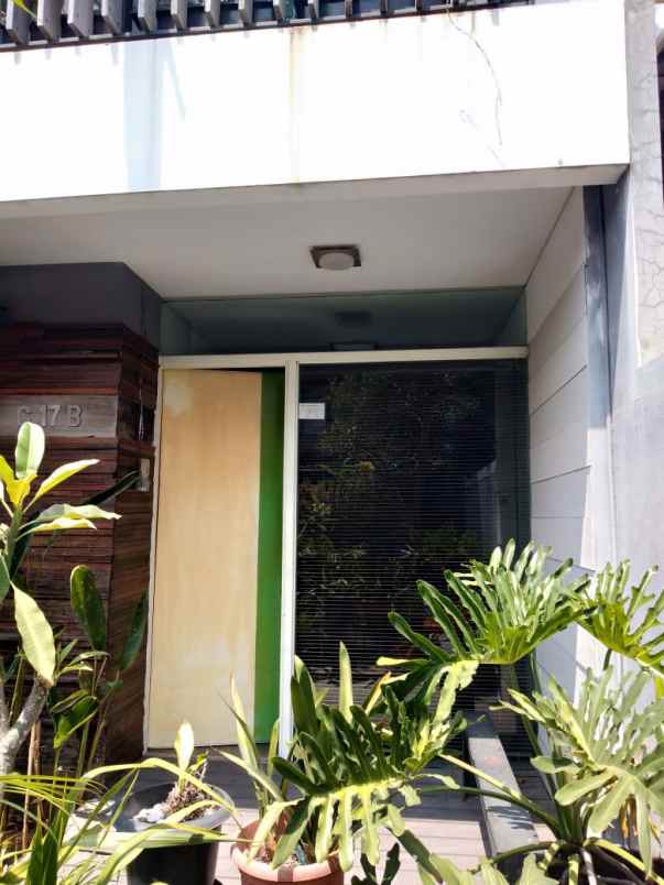 dijual rumah kpad kel gegerkalong kec